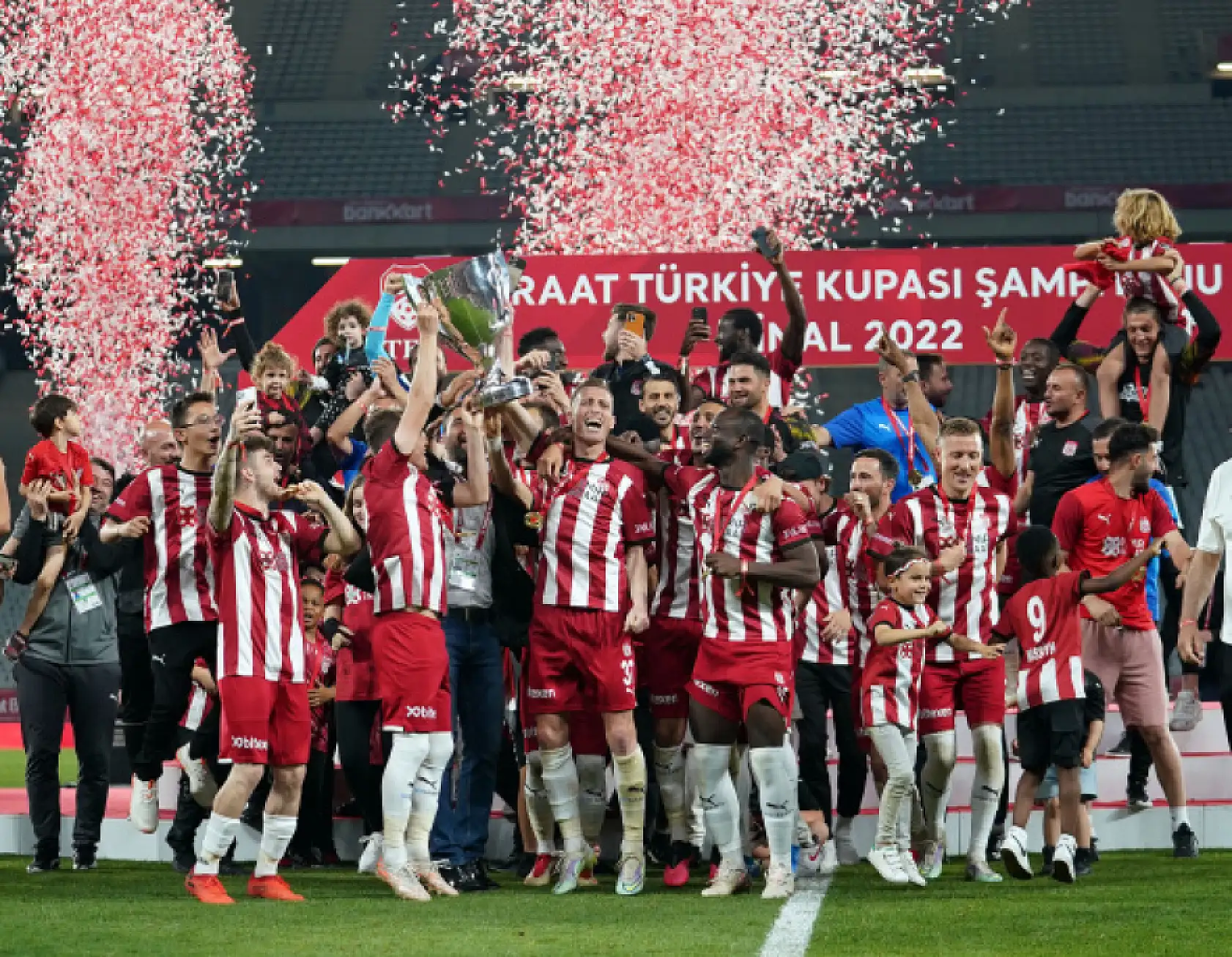 Sivasspor kupasını aldı