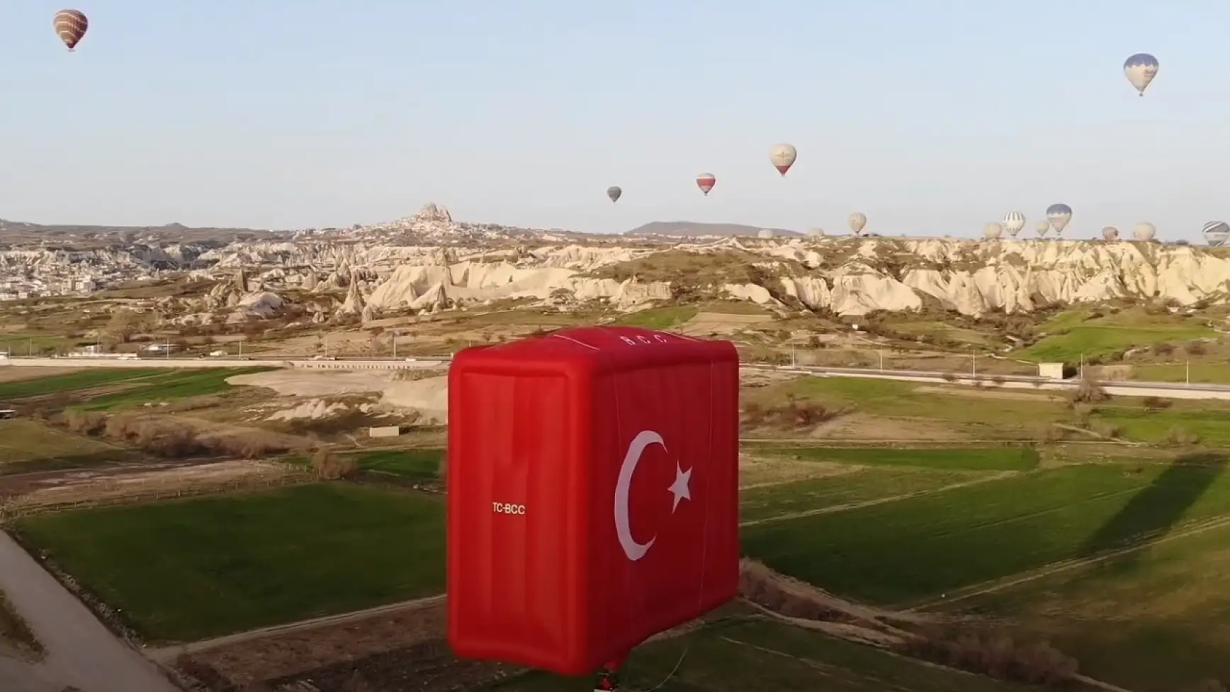 Dünyanın en büyük bayrak figürlü balonu!