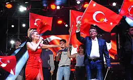 İrem Derici Edremit'te sahne aldı