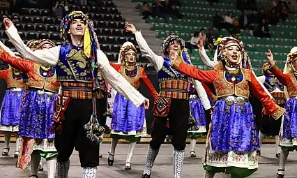 Denizli'de halk oyunları şöleninde 22 ekip performanslarını sergileyecek