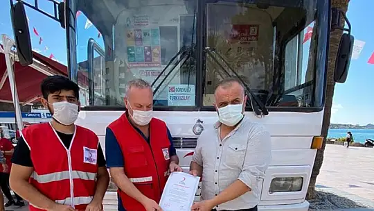 Ayvalık Kızılay'dan kan bağışçısı Ekinak'a gümüş madalya