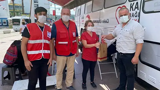 Ayvalık Kızılay'dan kan bağışçısı Ekinak'a gümüş madalya