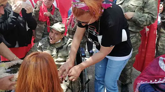 Ayvalık'ta engellilerin askerlik heyecanı