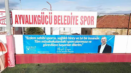 Ayvalık'ta liderlik hedefi ilçeyi bayraklarla donattırdı