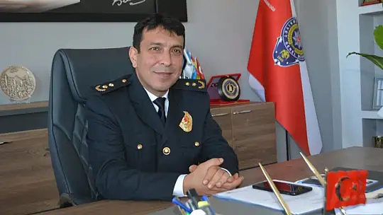 Ayvalıklı gazetecilerden Emniyet Müdürlüğü'ne çiçekli jest