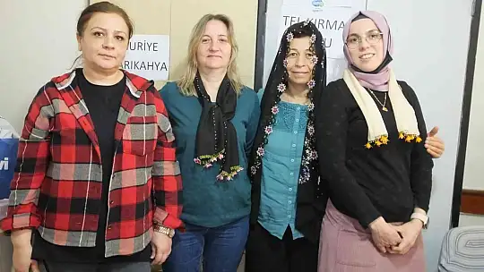 Balıkesirli kadınlar çocukları ve torunlarına çeyiz için bir araya geldi