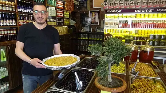 Bu da bayrama özel zeytinli baklava