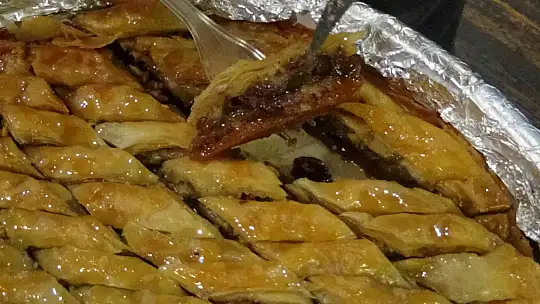 Bu da bayrama özel zeytinli baklava