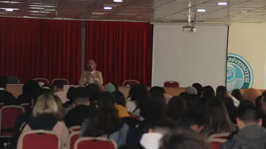 Burhaniye'de 'Eğitim ve İstihdam Süreci' semineri
