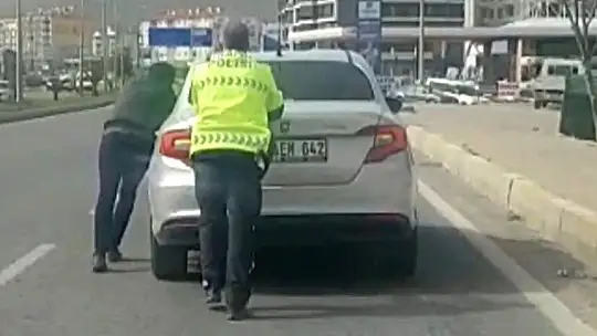 Edremit'te Polis Haftası'nda sürücüye polis şefkati