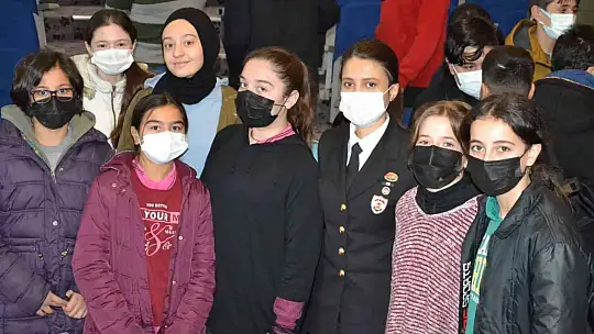 Edremit'te Sahil Güvenlik ve Sat komandoları öğrencilere mesleklerini anlattı