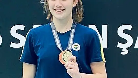 Erdekli atlet Aleyna Karaca Sırbistan'da yarıştı