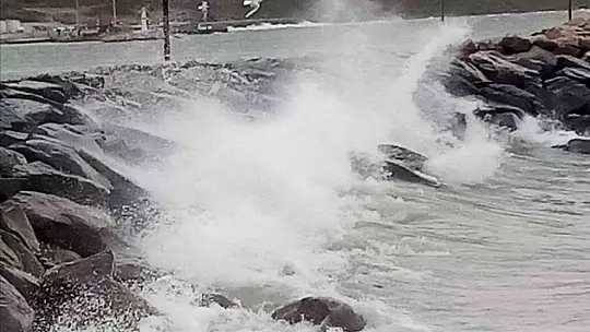 Fırtına balık tezgahlarına esti, fiyatlar yükseldi