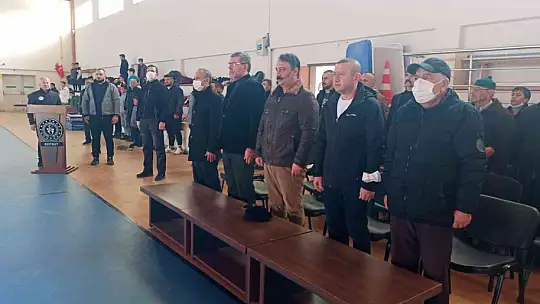 Minik güreşçiler kıran kırana güreşti