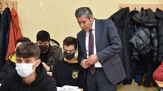 Müdür Tatlı İvrindi'de öğretmen ve öğrencilerle buluştu