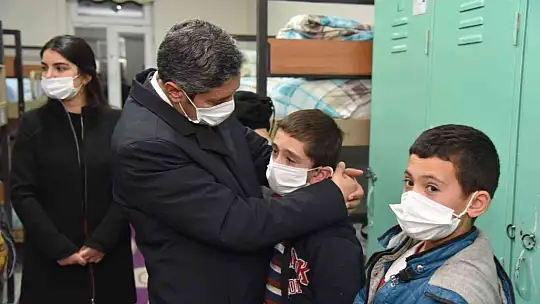 Müdür Tatlı İvrindi'de öğretmen ve öğrencilerle buluştu