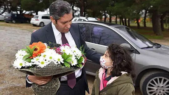 Müdür Tatlı İvrindi'de öğretmen ve öğrencilerle buluştu