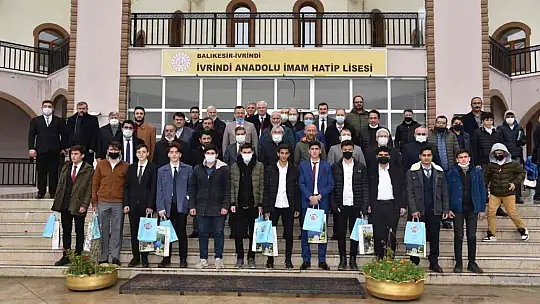 Müdür Tatlı İvrindi'de öğretmen ve öğrencilerle buluştu