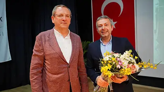 Prof. Dr. İlber Ortaylı'nın 'Köy Enstitülerinin Tarihsel Süreci' söyleşisine yoğun ilgi