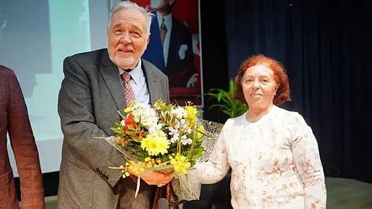 Prof. Dr. İlber Ortaylı'nın 'Köy Enstitülerinin Tarihsel Süreci' söyleşisine yoğun ilgi