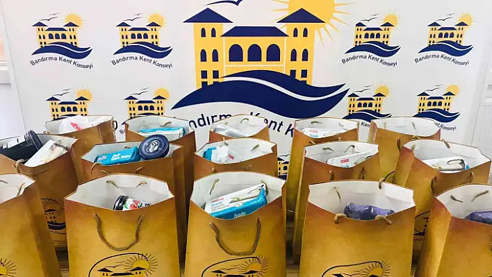 Bandırma Kent Konseyi Arefe günü 100 aileye kahvaltı paketi dağıttı