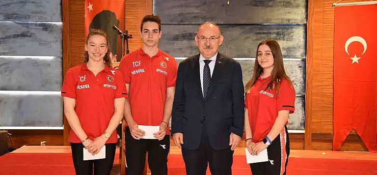 Manisalı 9 milli cimnastikçi Dünya Şampiyonasına hazır